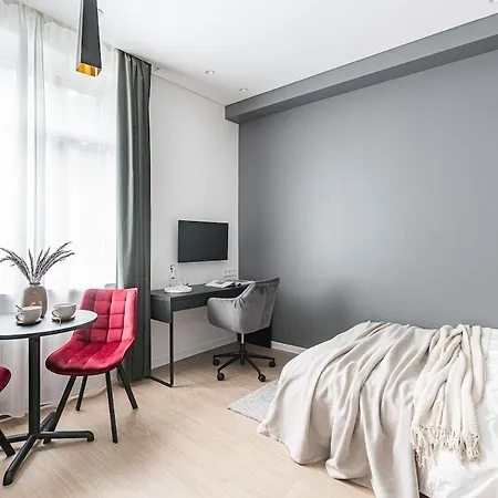 M-size Modern Center