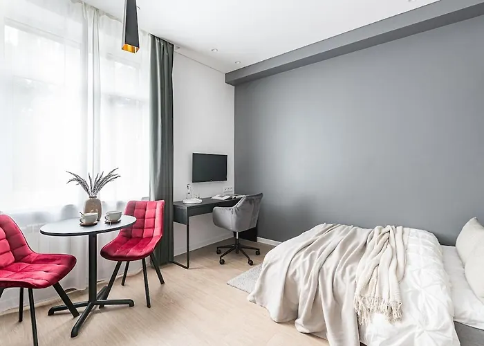 M-size Modern Center