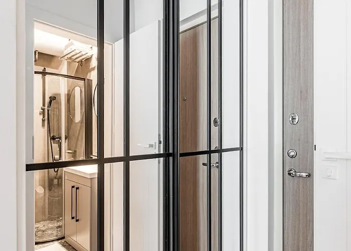 M-size Modern Center *